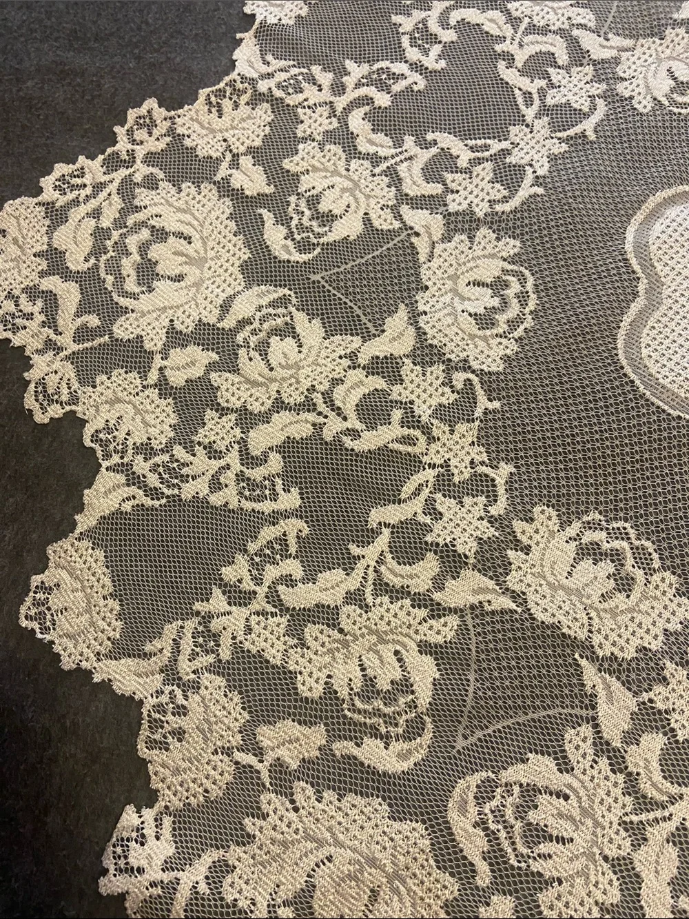 Cream Lace Doily Table Centerpiece - Classic Floral Design